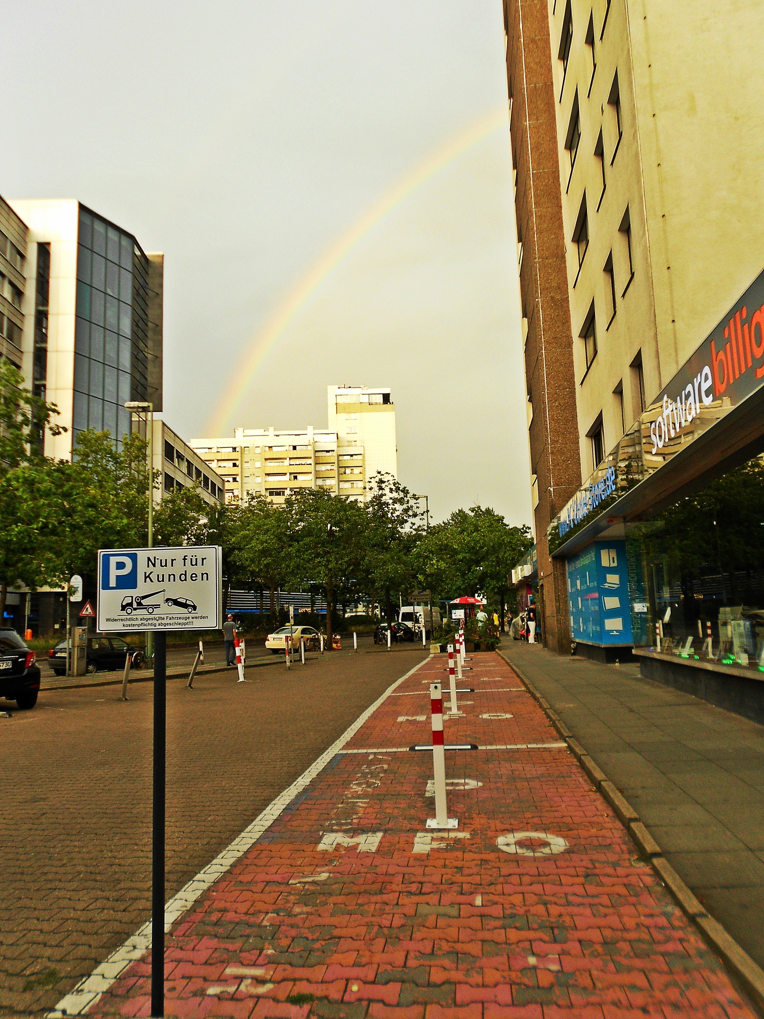 A previsão de chuva em Berlim virou esse arco-íris