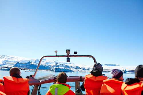 navegar entre icebergs islândia festivais na islândia