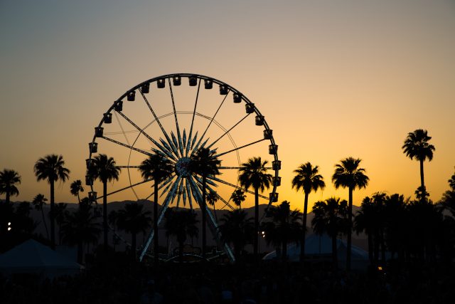 alugar carro coachella