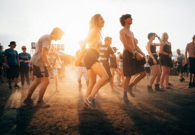 tênis para ficar alto em show